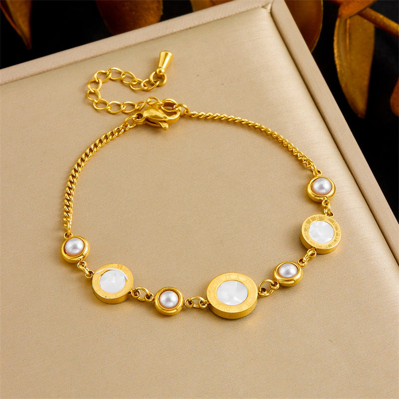 Leanne – Retro Pearl Bracelet with White Shell