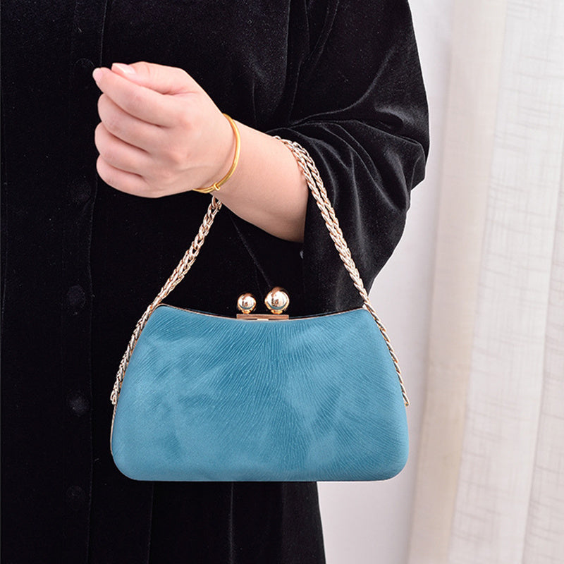 Sarah – Chain Strap Clutch with Metallic Frame and Secure Kiss-Lock Clasp