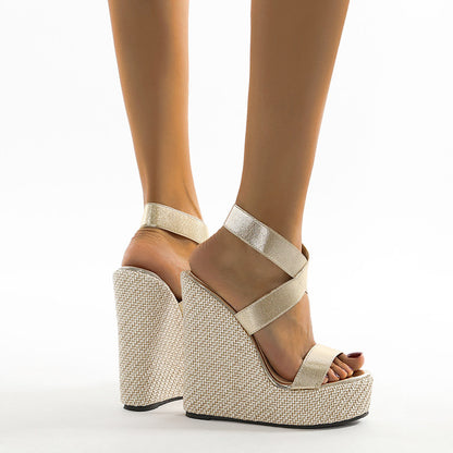 Nicola – Women&