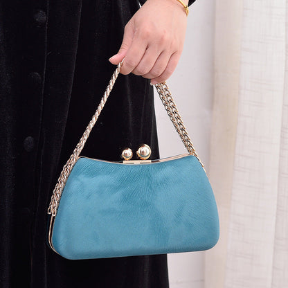 Sarah – Chain Strap Clutch with Metallic Frame and Secure Kiss-Lock Clasp