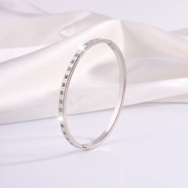 Square Diamond Pattern Bangle in Silver Tone