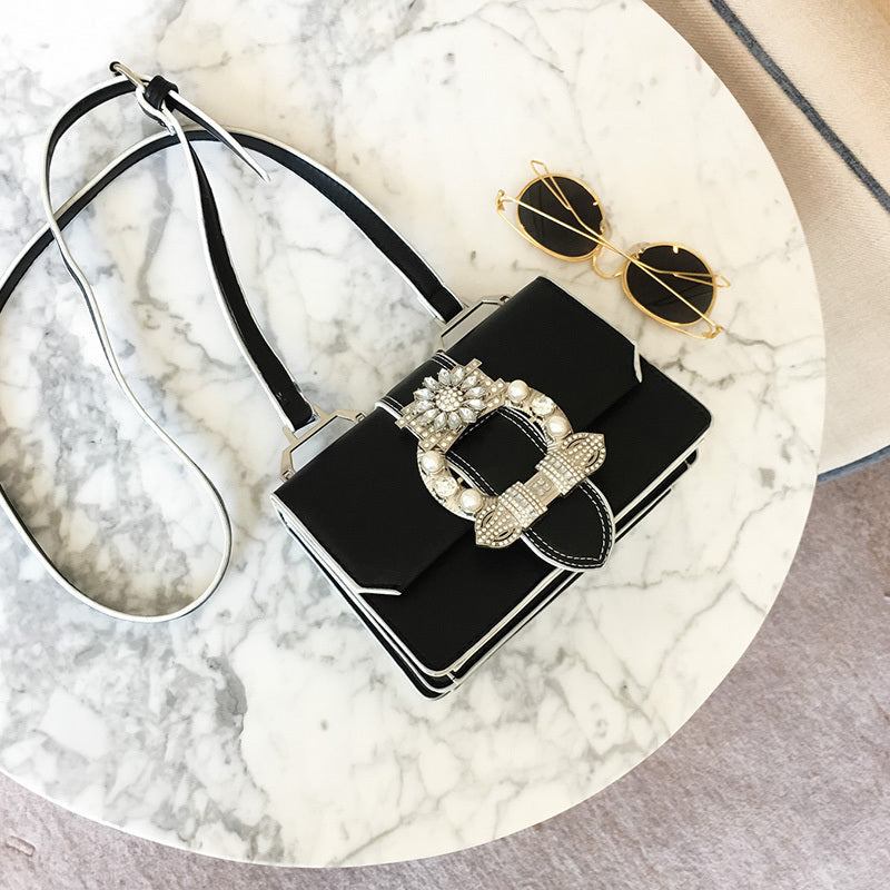 Natalie – Pearl and Crystal Embellished Handbag