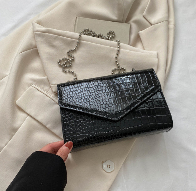 Jane – Quilted Vegan Leather Crossbody Bag with Envelope Flap