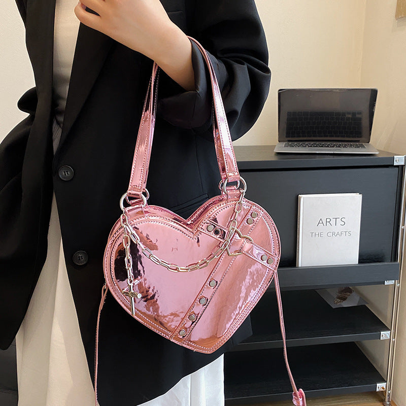 Michelle – Stylish Metallic Heart-Shaped Crossbody Bag with Chain Details