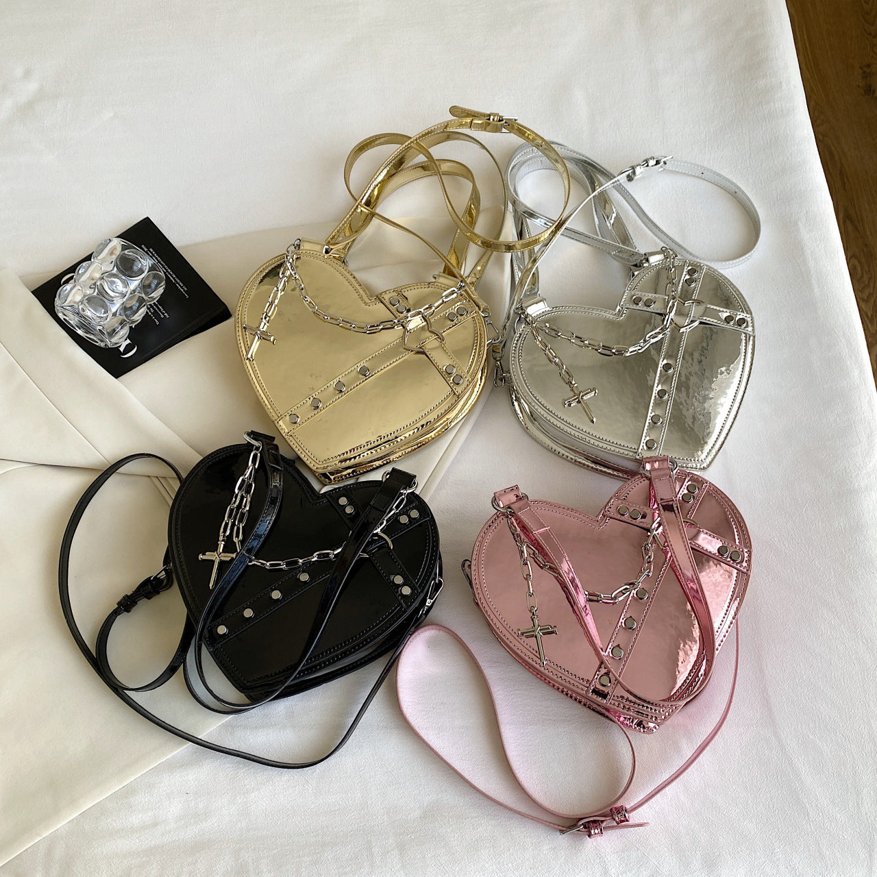 Michelle – Stylish Metallic Heart-Shaped Crossbody Bag with Chain Details