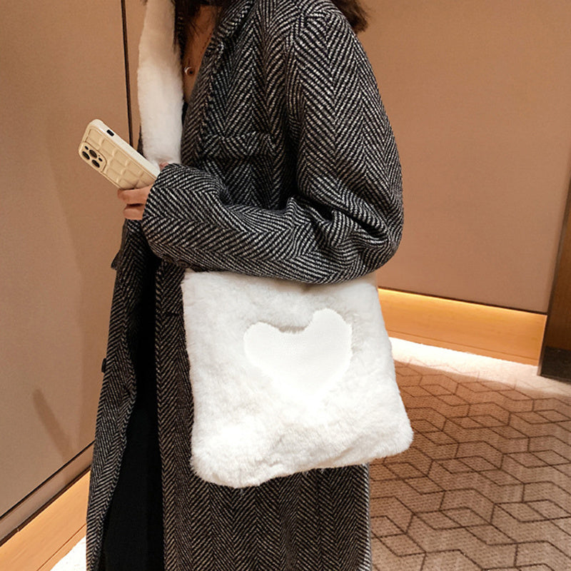 Zoe – Plush Heart-Design Fur Handbag with Soft Handle and Zipper Closure