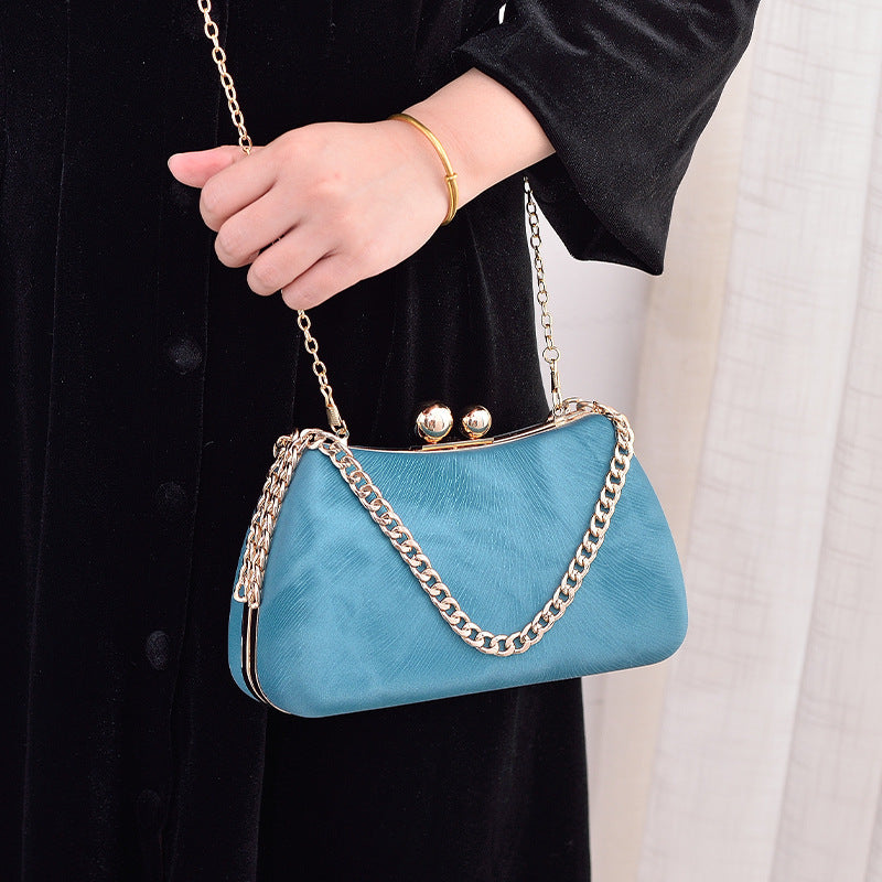 Sarah – Chain Strap Clutch with Metallic Frame and Secure Kiss-Lock Clasp