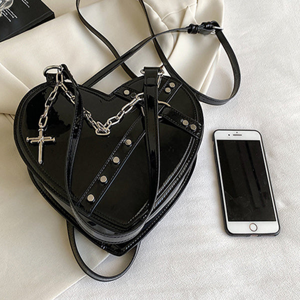 Michelle – Stylish Metallic Heart-Shaped Crossbody Bag with Chain Details