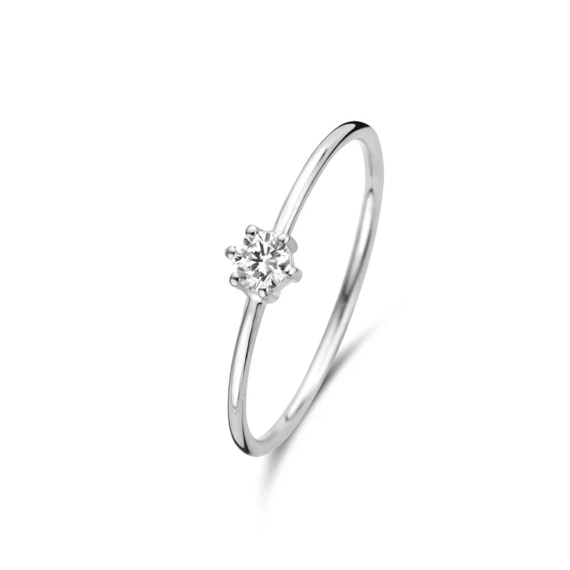 Delicate Solitaire Ring with Sparkling Centerpiece